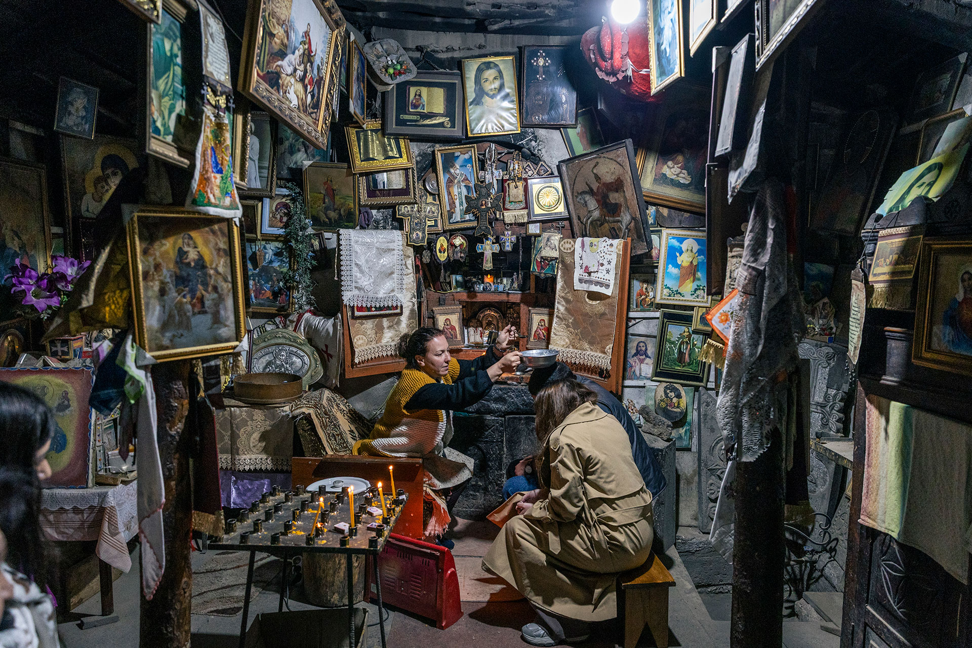 Cinzia Canneri, Women Bodies in Battlefields-11