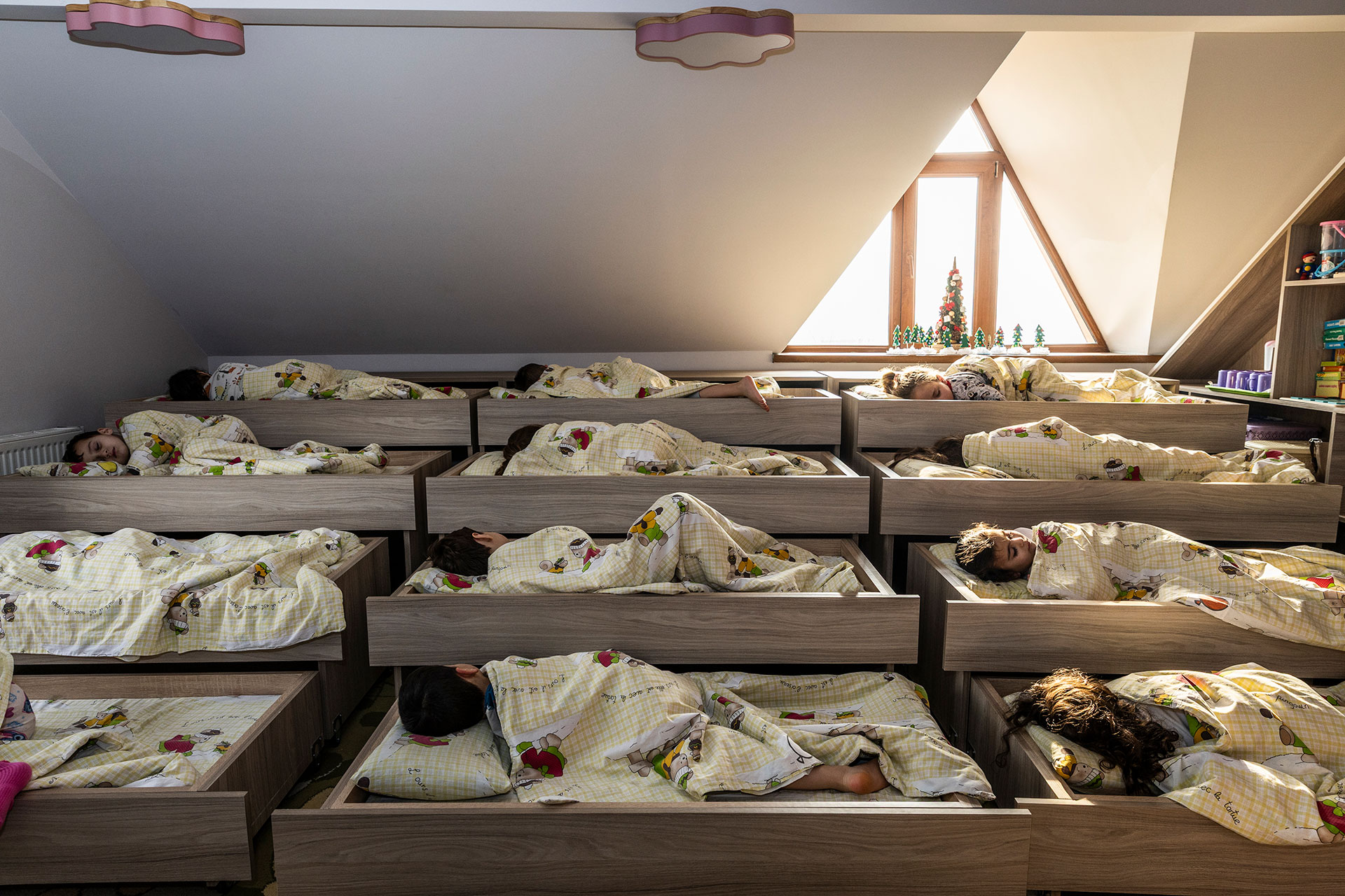 Cinzia Canneri, Women Bodies in Battlefields-15