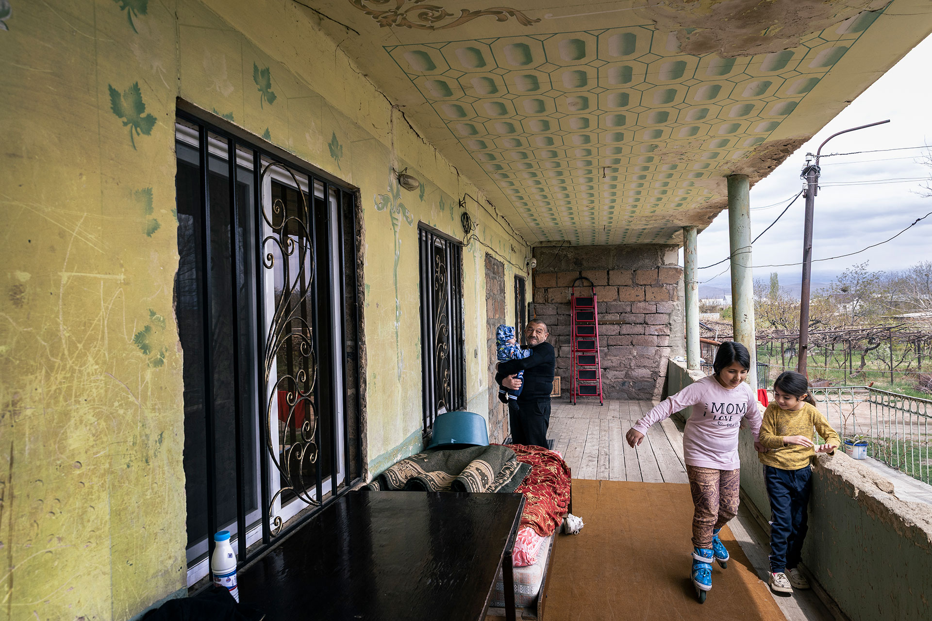 Cinzia Canneri, Women Bodies in Battlefields-8